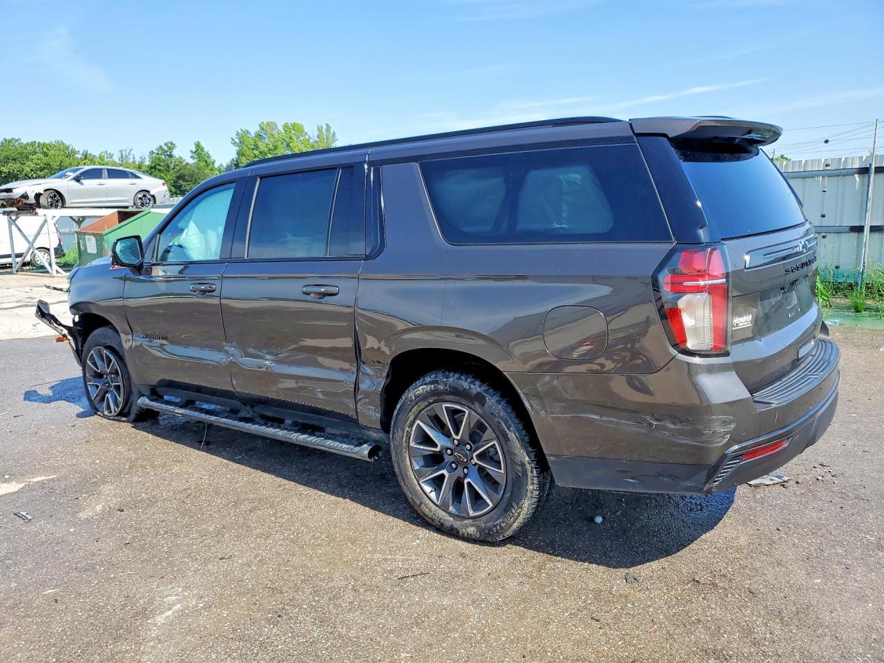 2021 Chevrolet Suburban K1500 Z71 - Фото 2