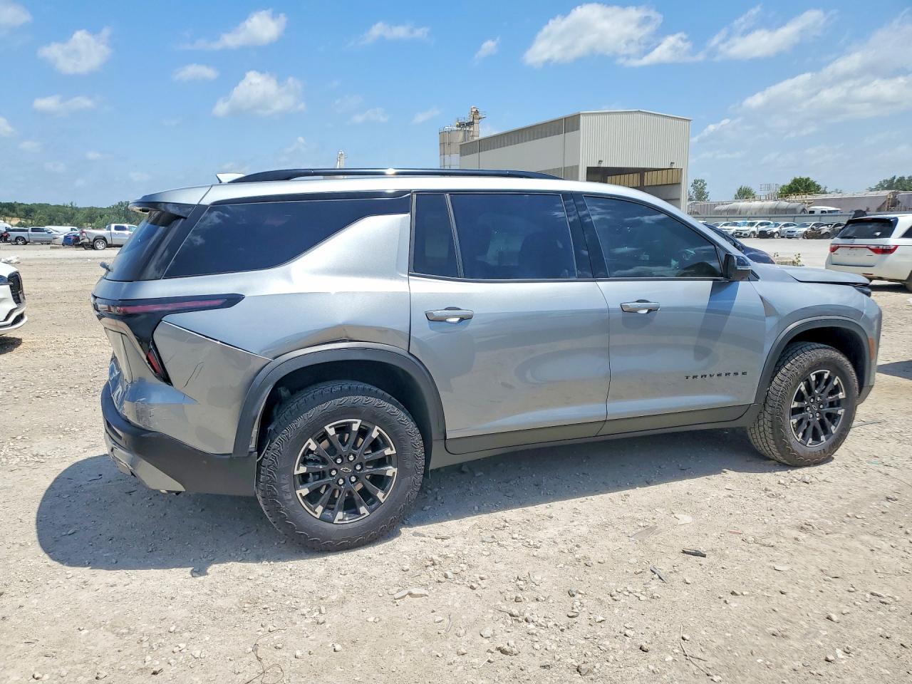 2026 Chevrolet Traverse Z71 - Image 3