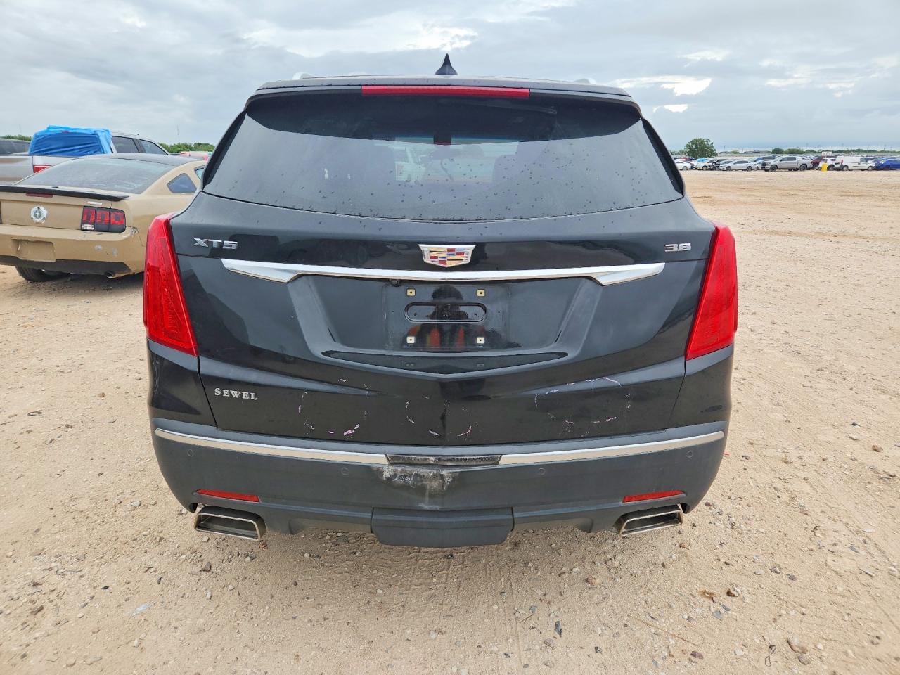 2017 Cadillac Xt5 Luxury - Image 6
