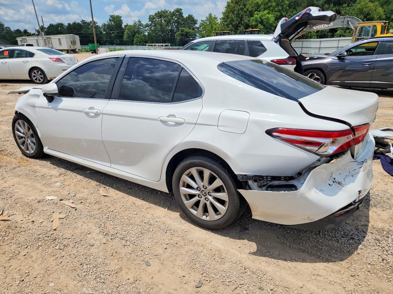 2018 Toyota Camry Le - Image 2