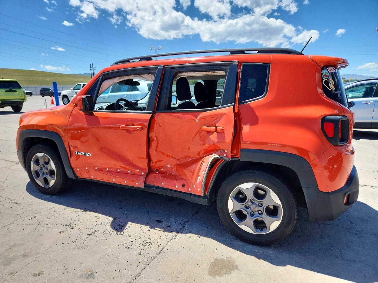 2015 Jeep Renegade Latitude - Image 2