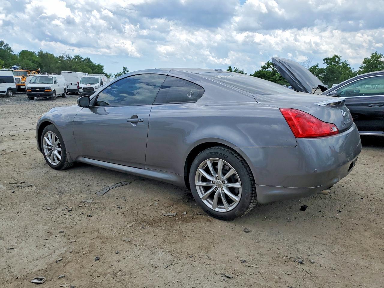 2011 Infiniti G37 - Image 2
