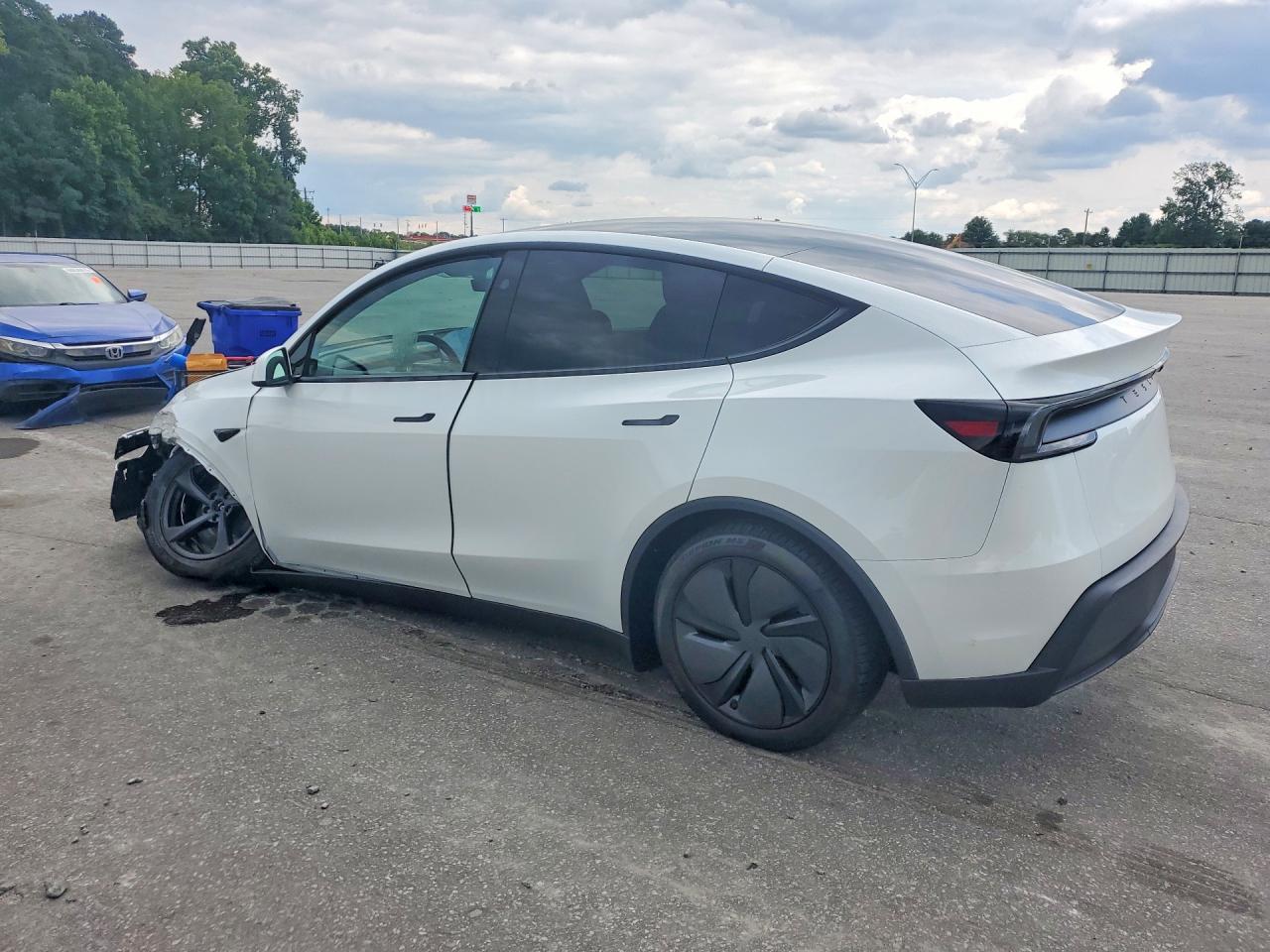2026 Tesla Model Y - Image 2