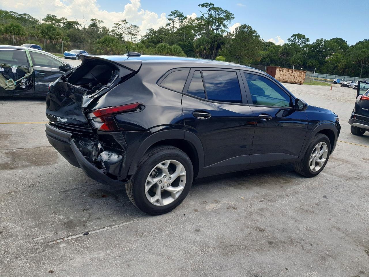 2026 Chevrolet Trax Ls - Фото 3