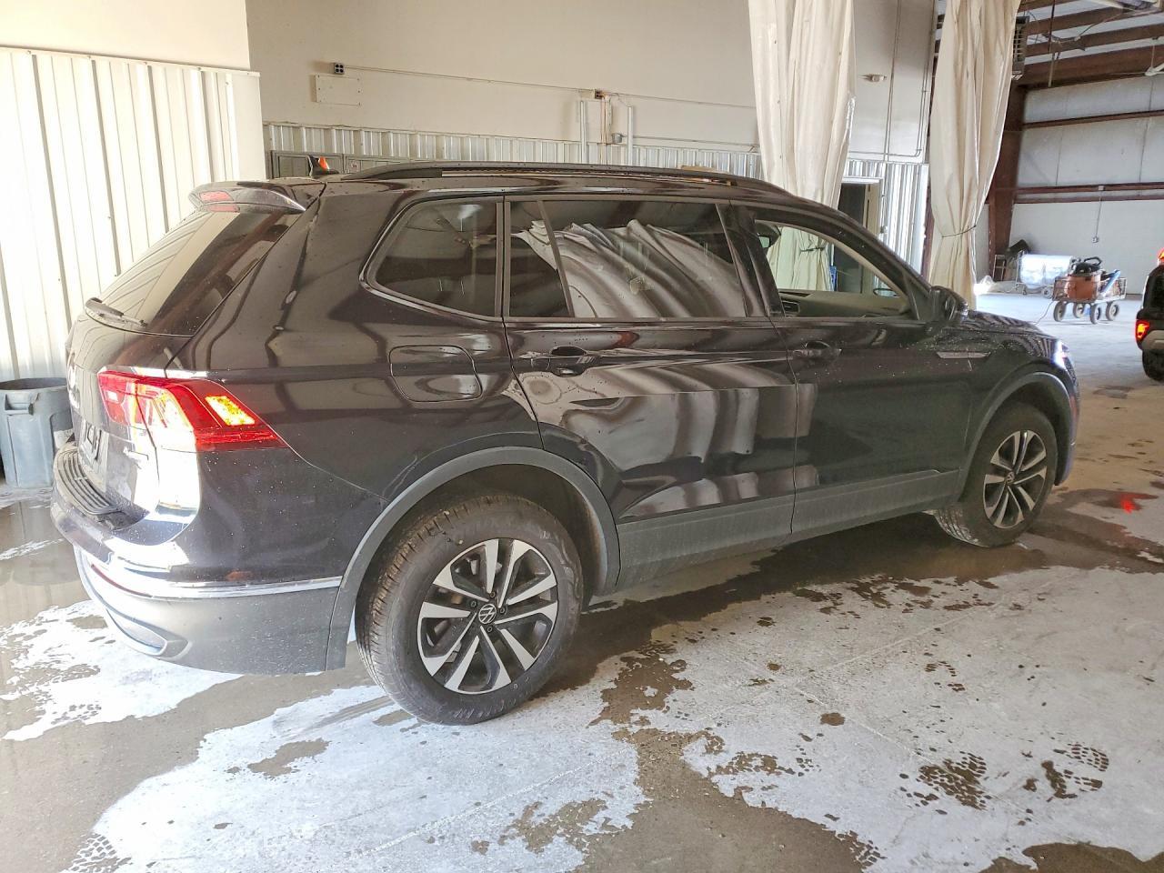 2022 Volkswagen Tiguan S - Фото 3