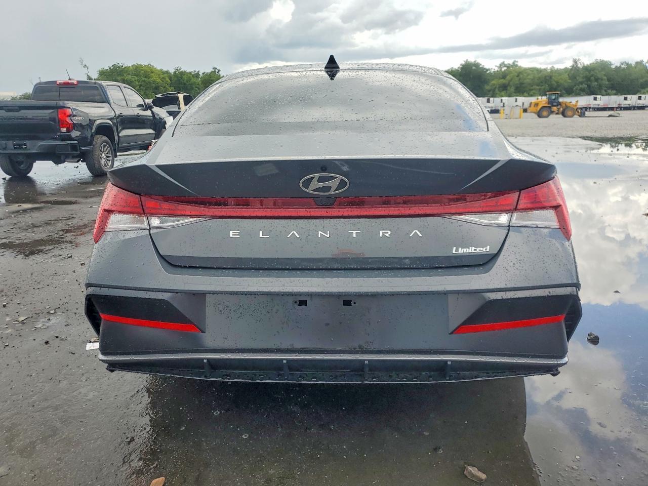 2025 Hyundai Elantra Limited - Фото 6