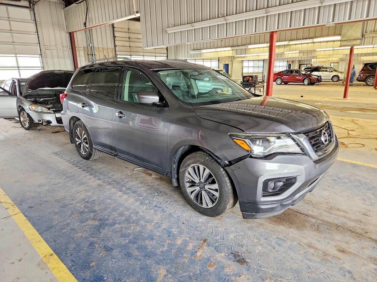 2017 Nissan Pathfinder S - Image 4