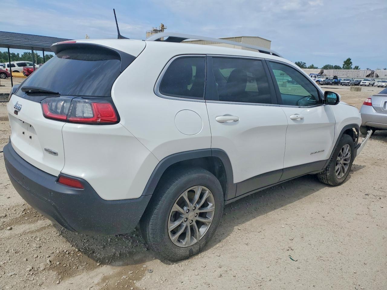 2019 Jeep Cherokee Latitude Plus - Image 3