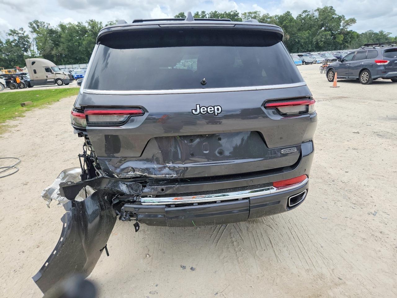 2022 Jeep Grand Cherokee L Overland - Image 6