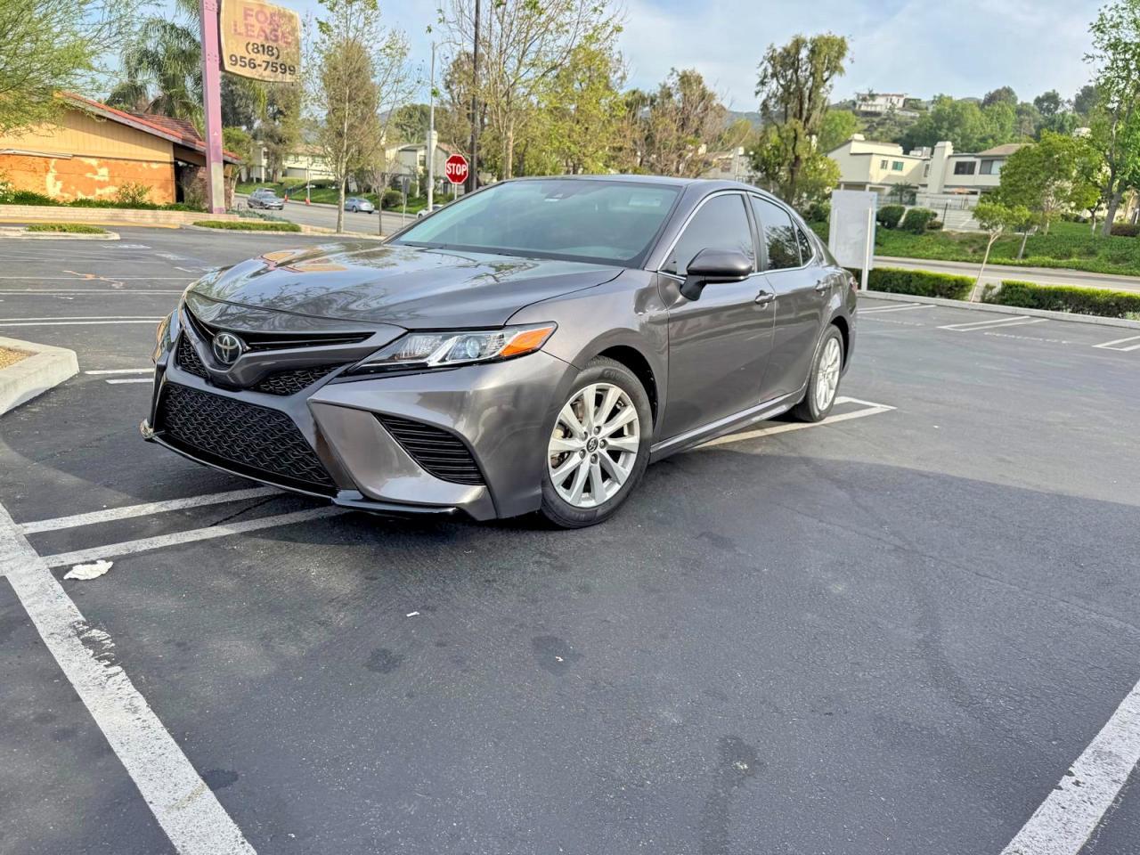 2019 Toyota Camry Le - Фото 2