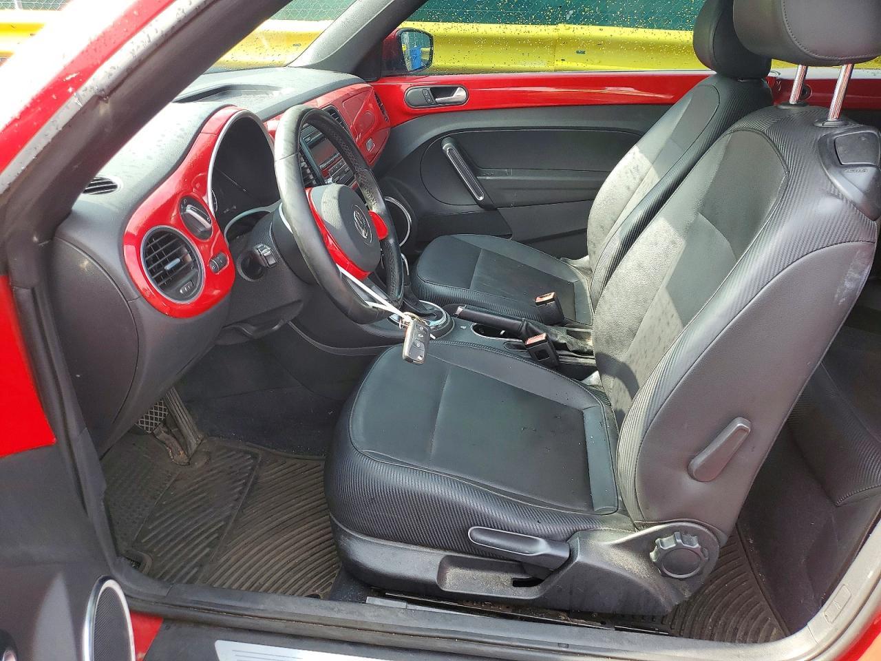 2013 Volkswagen Beetle - Фото 7