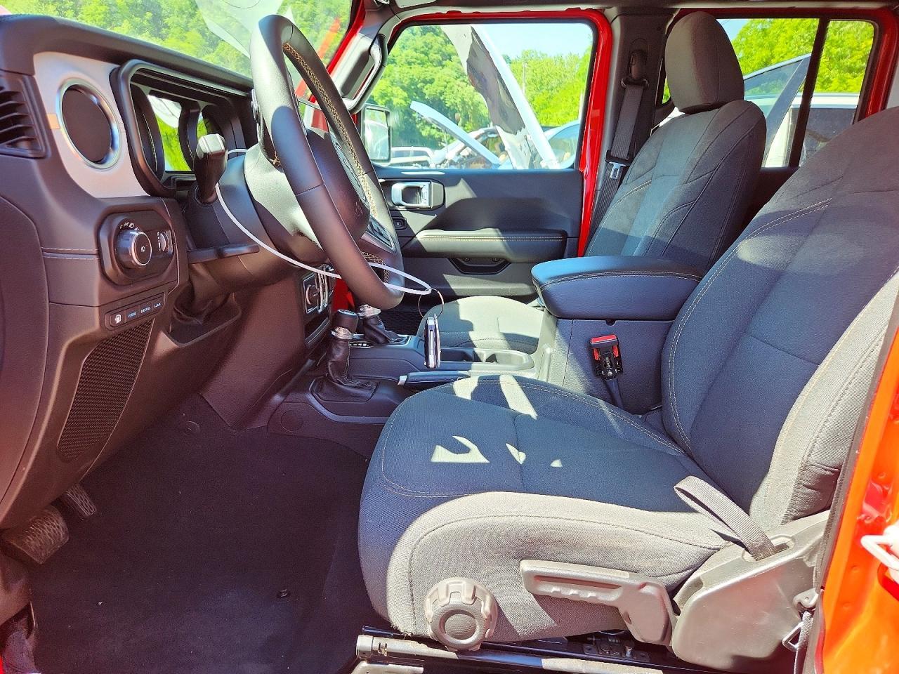 2024 Jeep Wrangler Sahara 4Xe - Фото 7