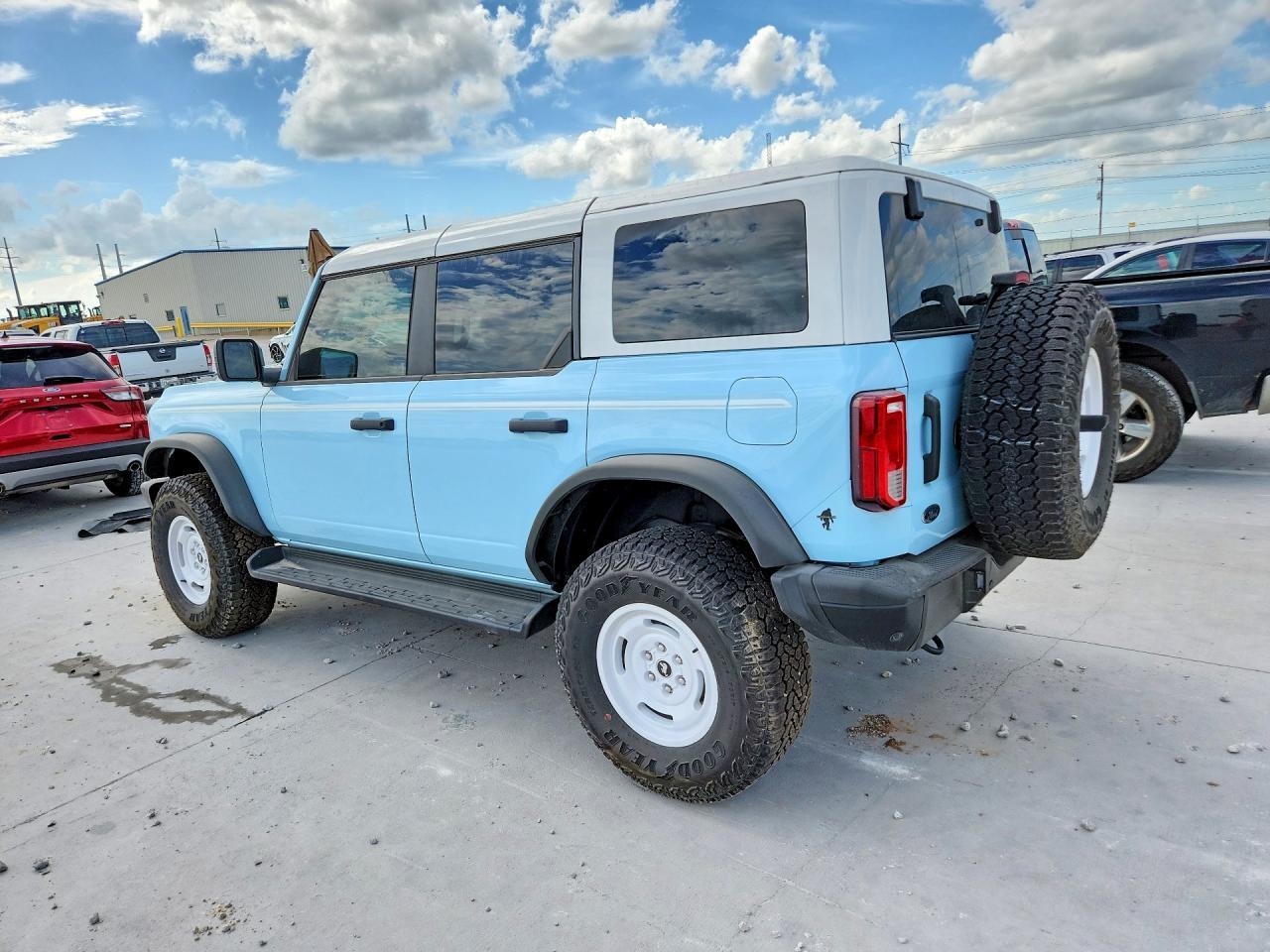 2025 Ford Bronco Heritage - Image 2