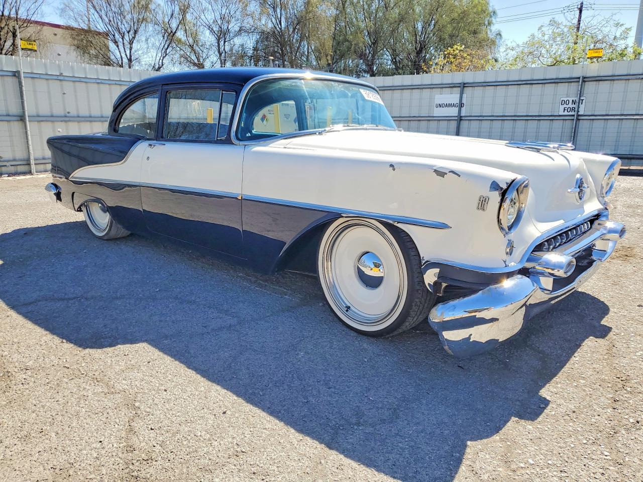 1955 Oldsmobile 88 - Фото 4