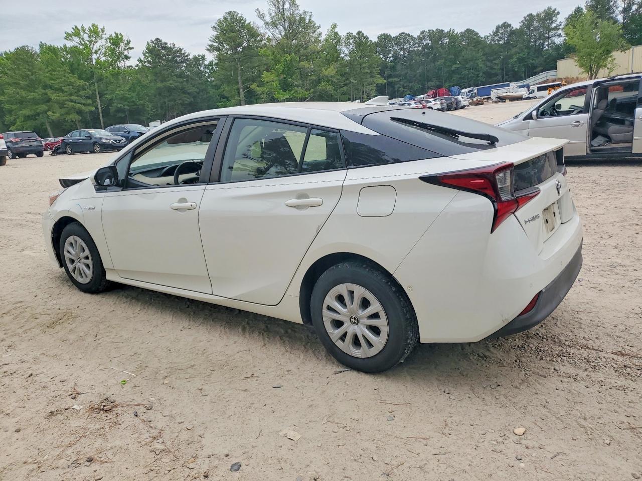 2019 Toyota Prius Le - Image 2