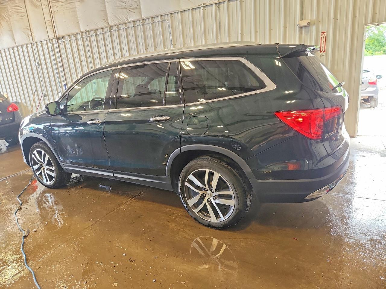 2018 Honda Pilot Elite - Image 2