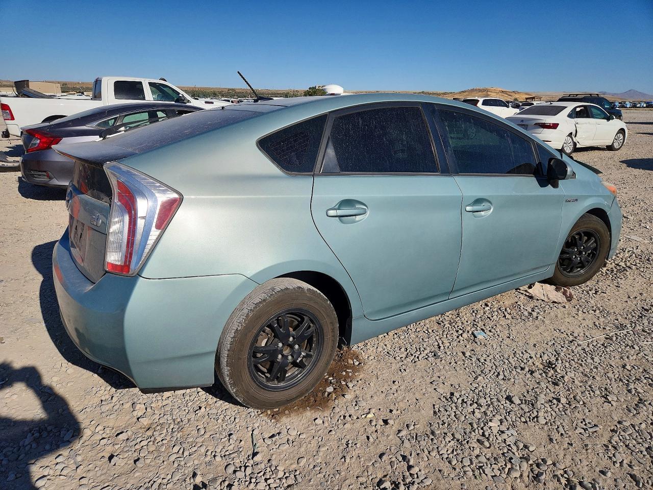 2014 Toyota Prius Three - Image 3