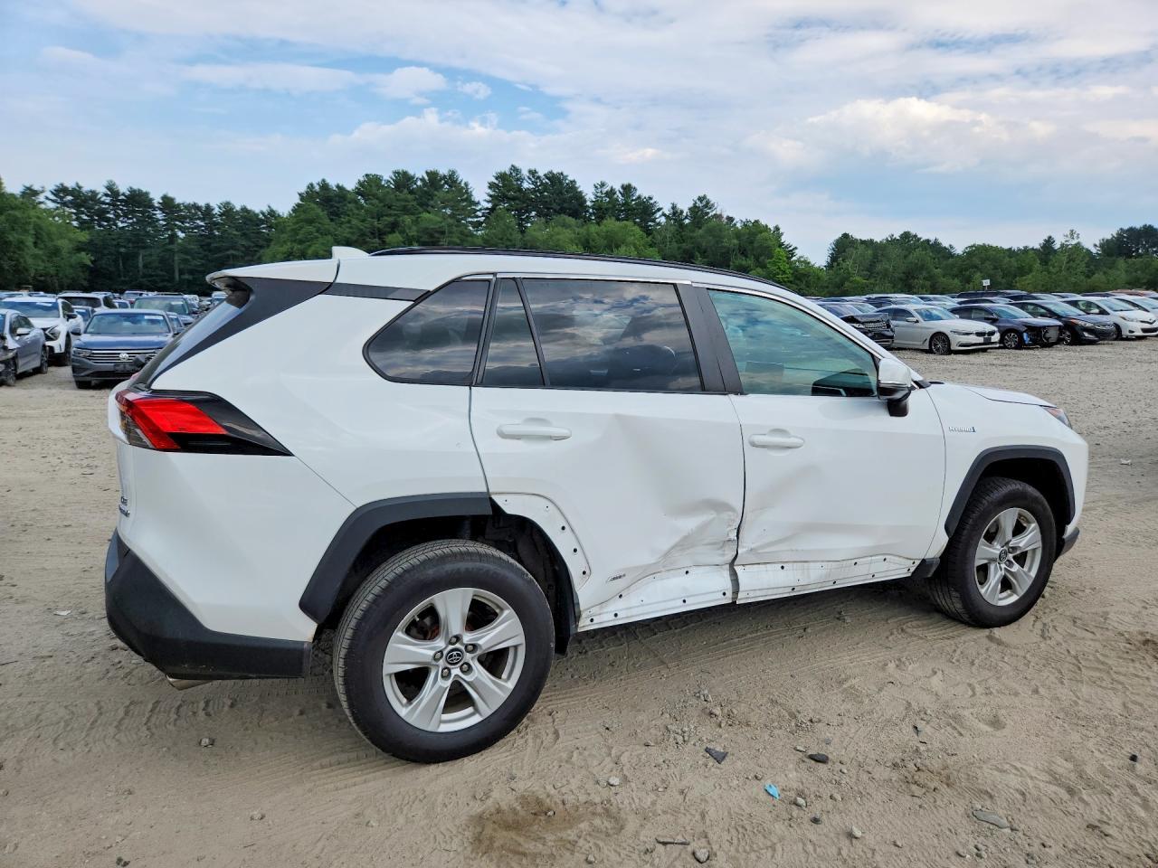 2020 Toyota Rav4 Le - Image 3
