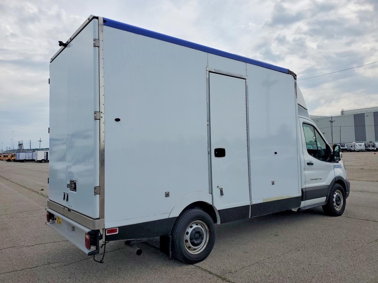 2020 Ford Transit Delivery Truck - Фото 3