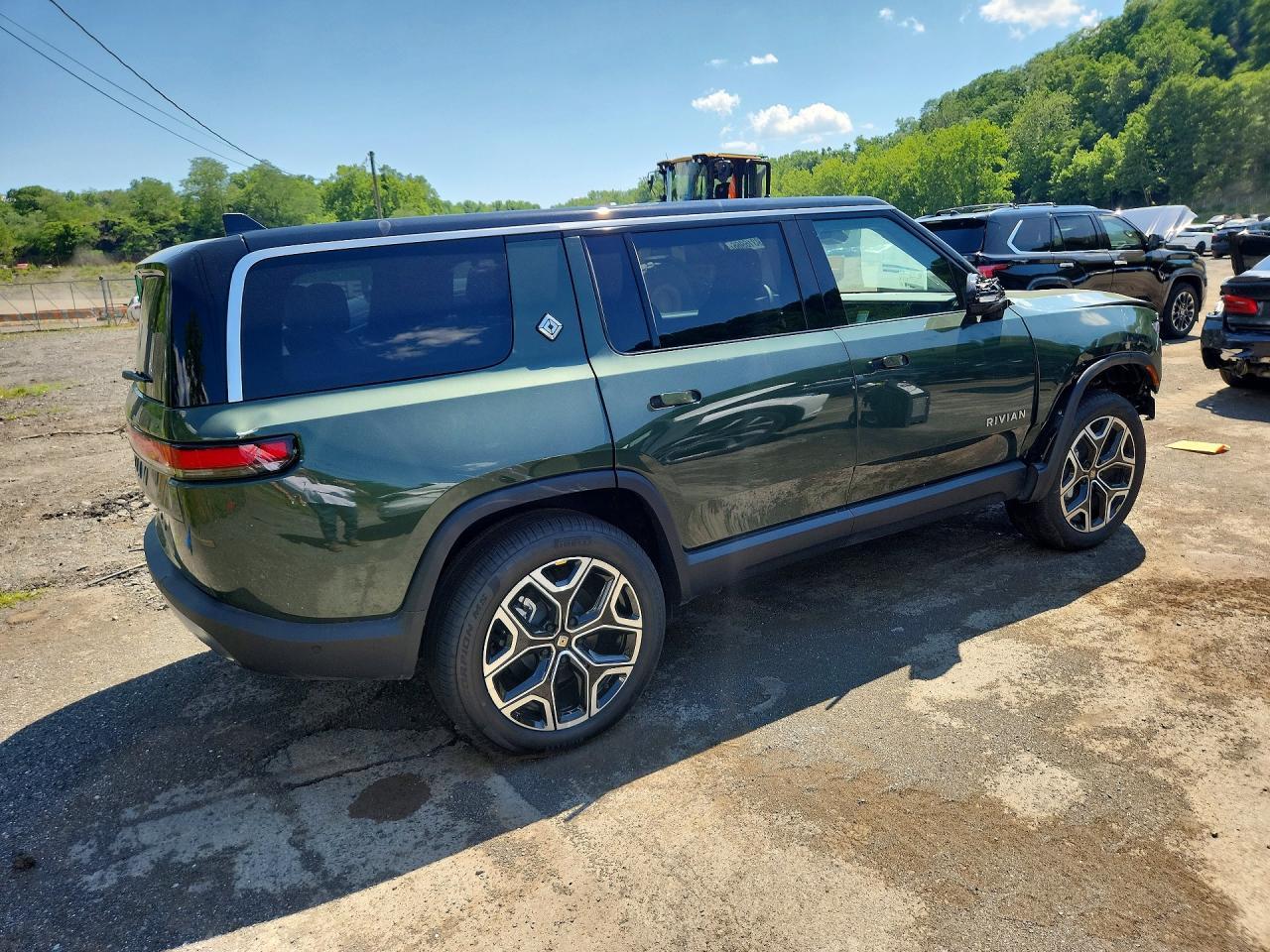2026 Rivian R1S Adventure - Фото 3