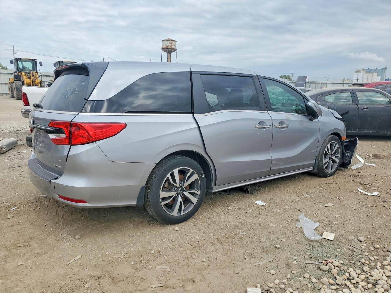 2023 Honda Odyssey Touring - Фото 3
