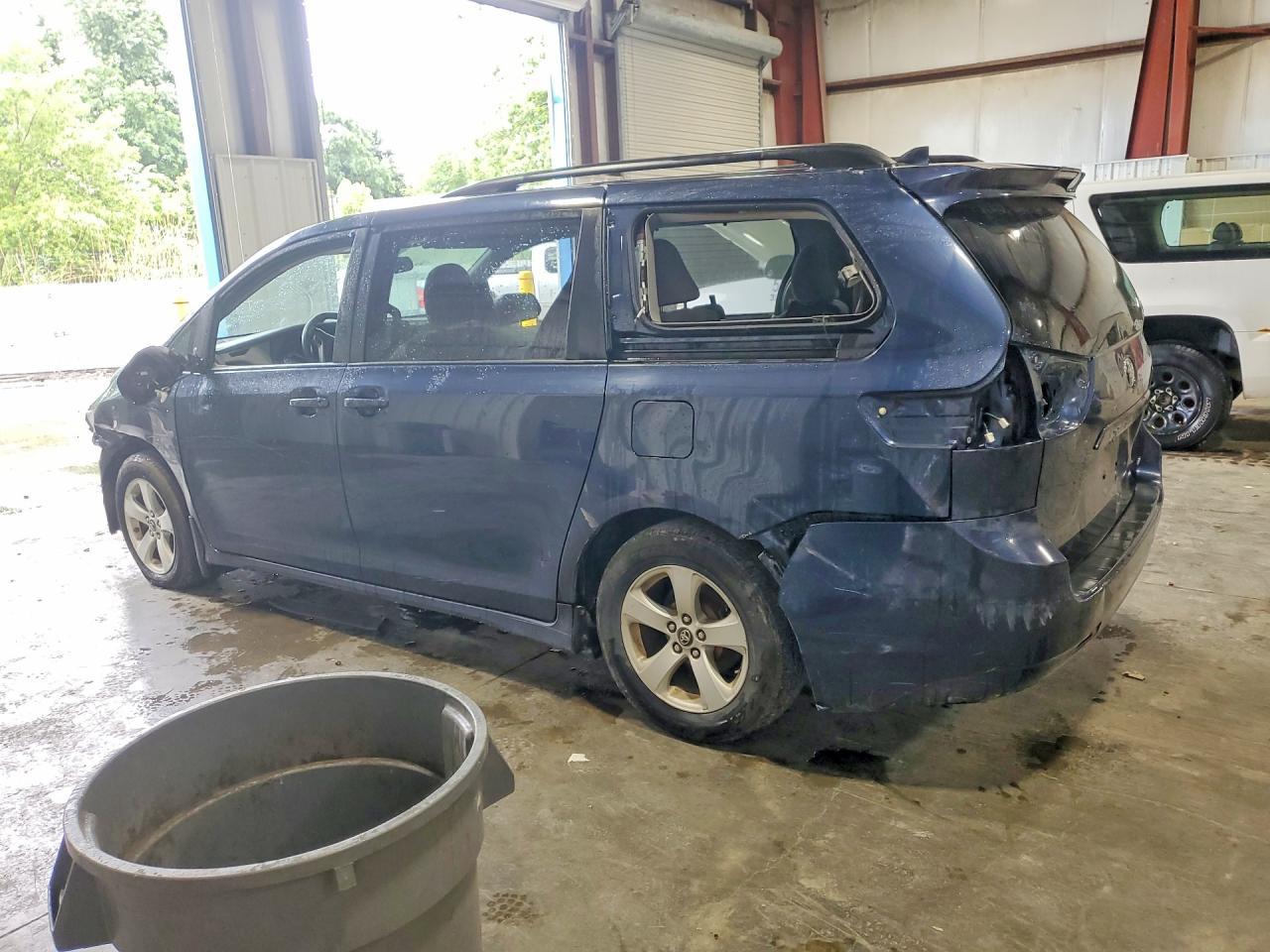 2018 Toyota Sienna Le - Фото 2