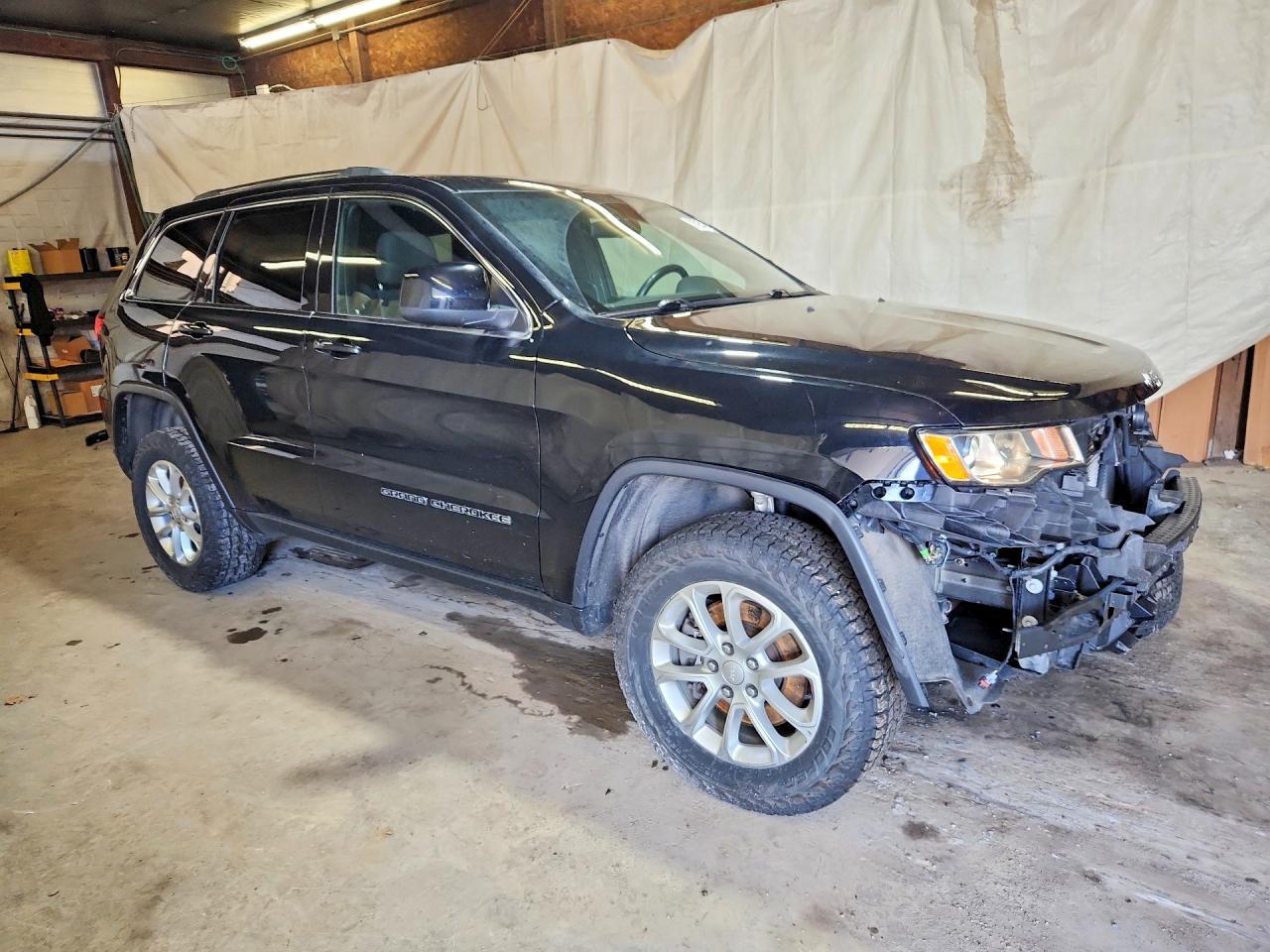 2021 Jeep Grand Cherokee Laredo - Image 4