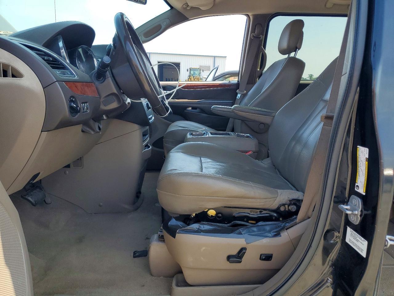2014 Chrysler Town & Country Touring - Фото 7