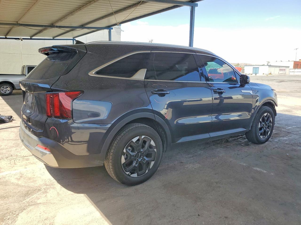 2025 Kia Sorento S - Фото 3