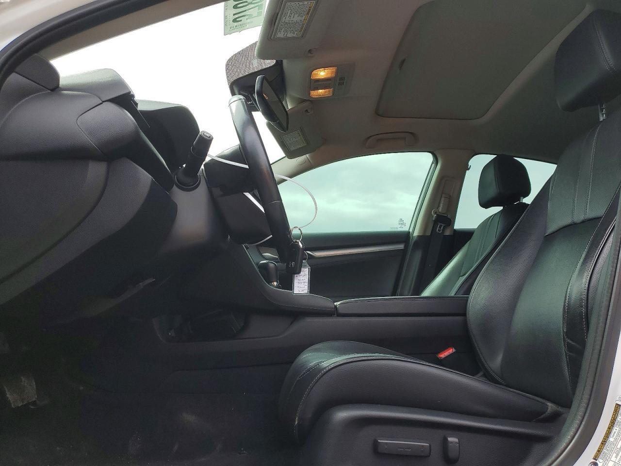 2018 Honda Civic Touring - Image 7