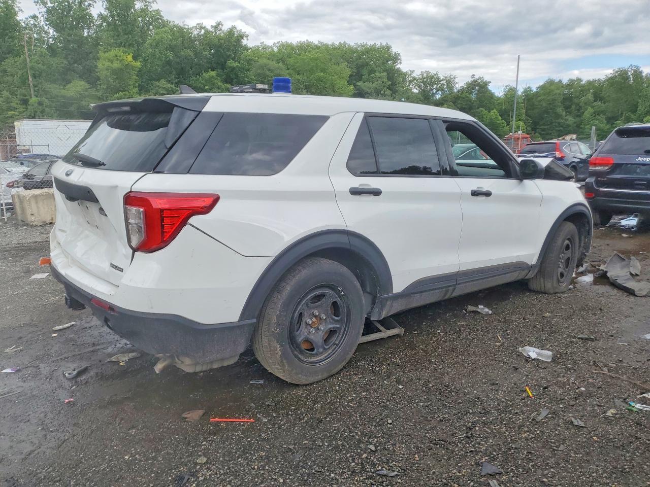 2023 Ford Explorer Police Interceptor - Image 3