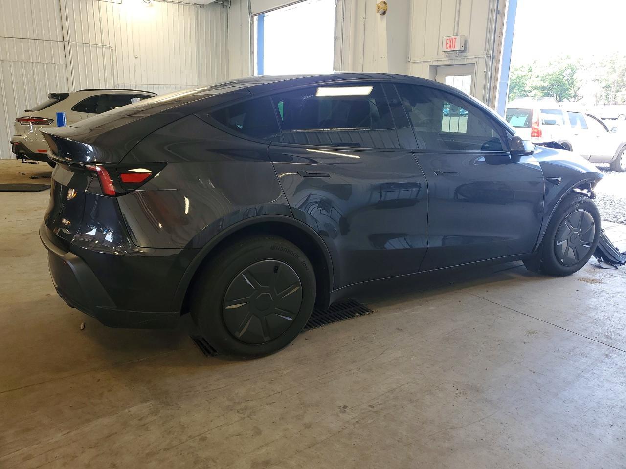 2026 Tesla Model Y - Image 3