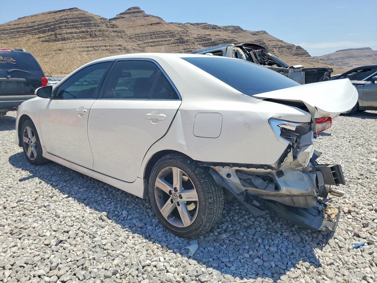 2013 Toyota Camry Se - Image 2