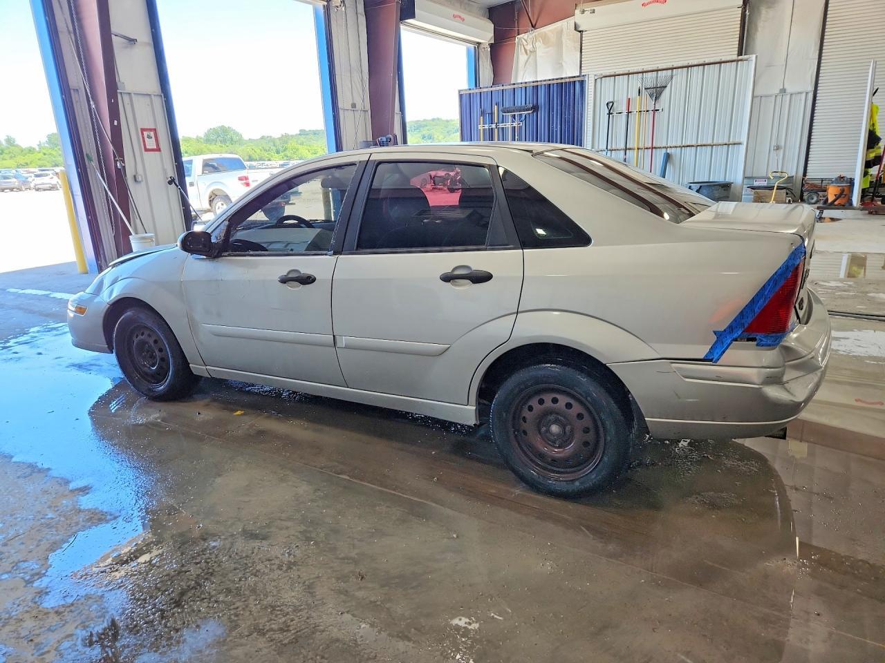 2004 Ford Focus Se Comfort - Image 2