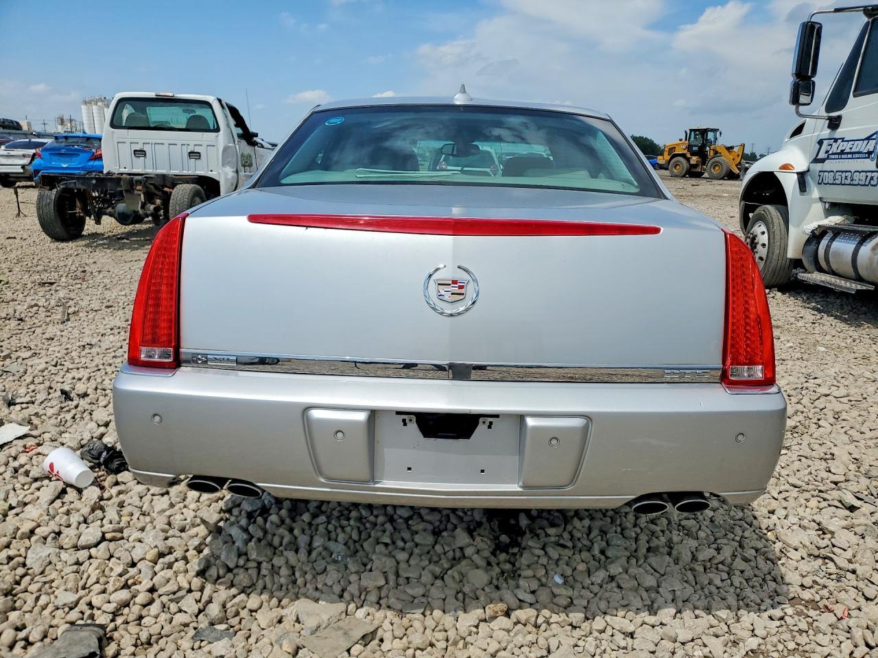 2011 Cadillac Dts Premium Collection - Image 6