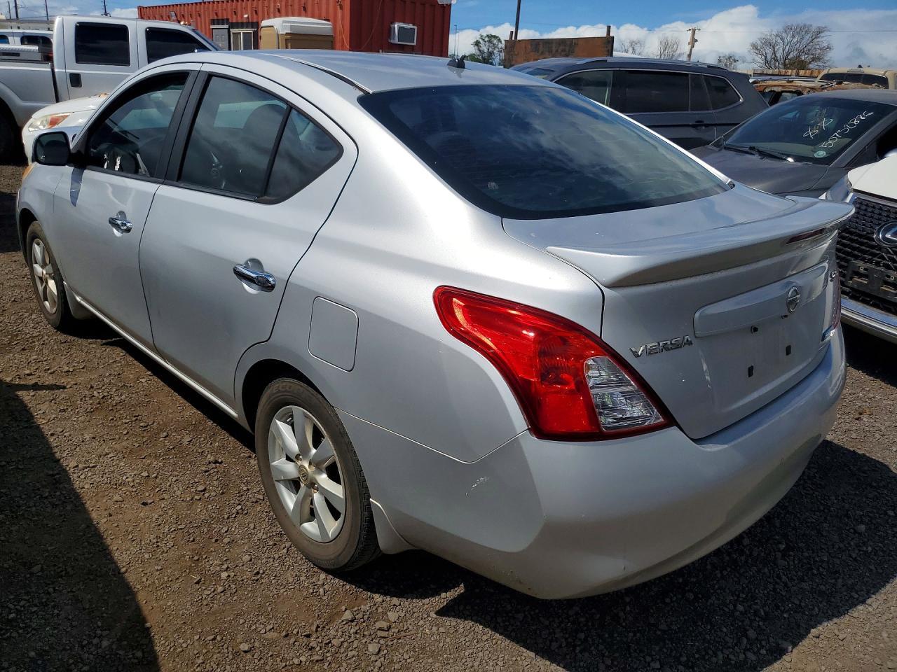 2013 Nissan Versa 1.6 S - Image 2