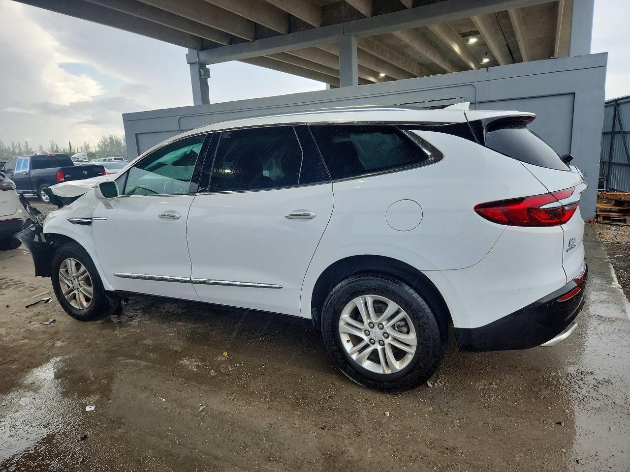2018 Buick Enclave Essence - Image 2