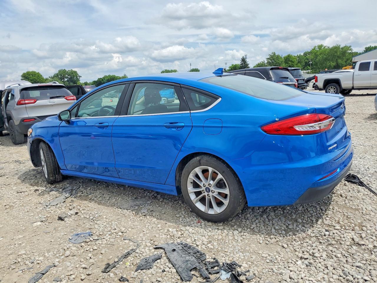 2020 Ford Fusion Se - Image 2