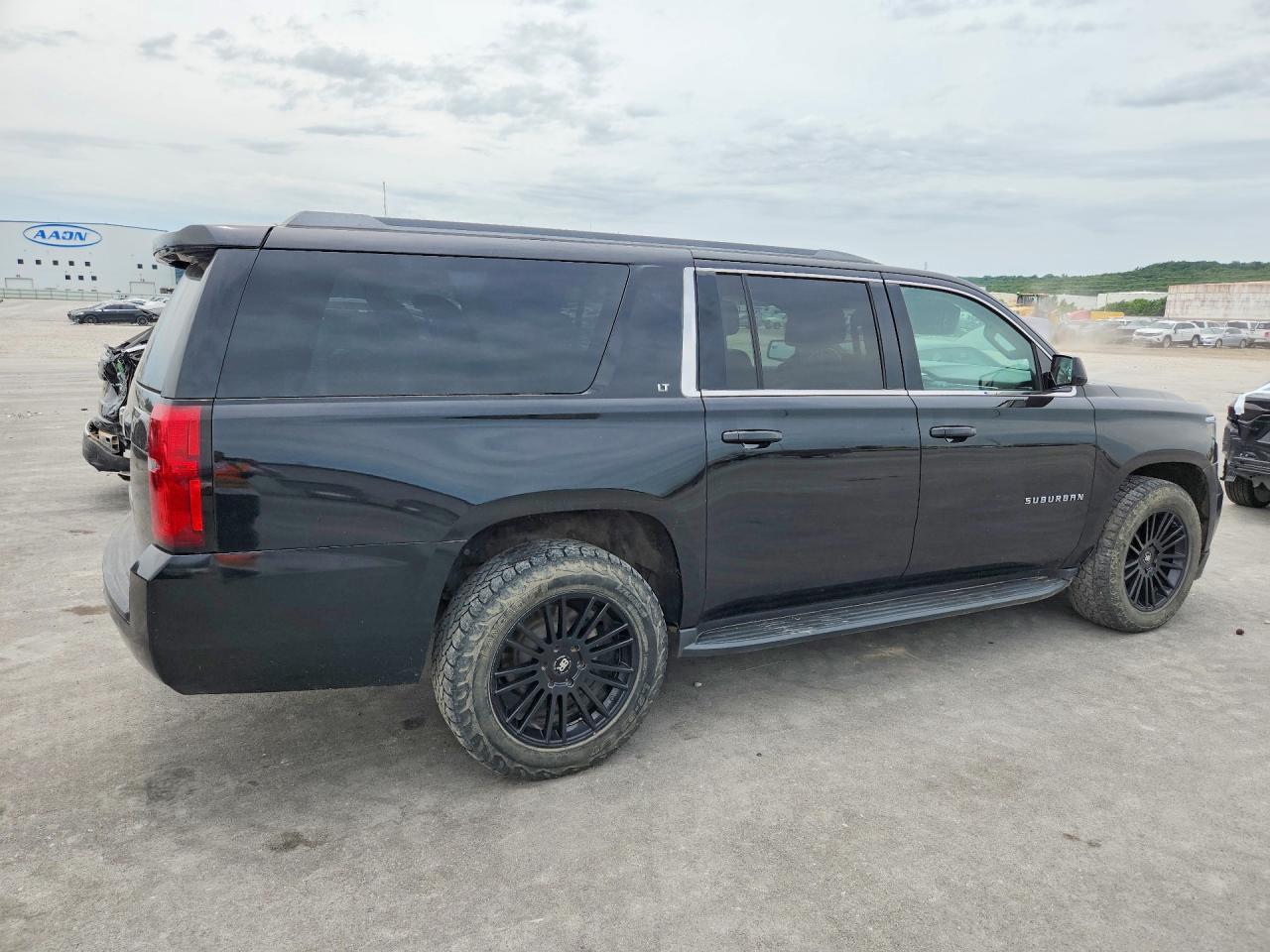 2017 Chevrolet Suburban C1500 Lt - Фото 3