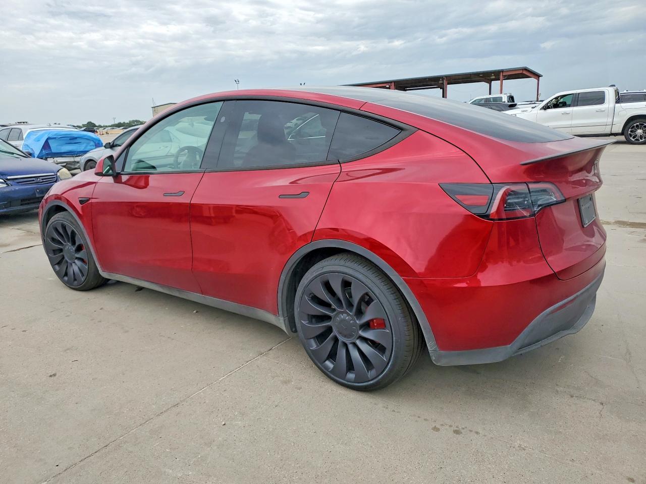 2024 Tesla Model Y - Фото 2