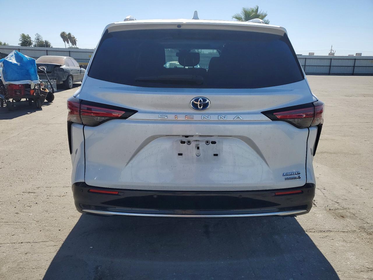 2023 Toyota Sienna Limited 7-Passenger - Image 6