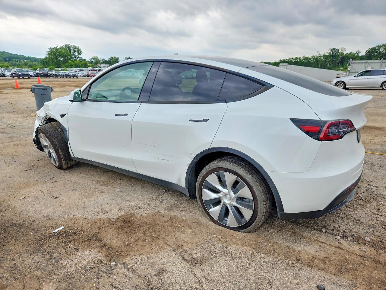 2021 Tesla Model Y - Image 2