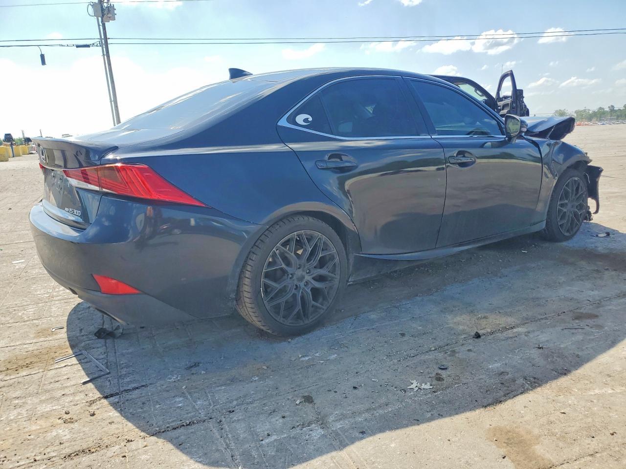 2018 Lexus Is 300 - Image 3