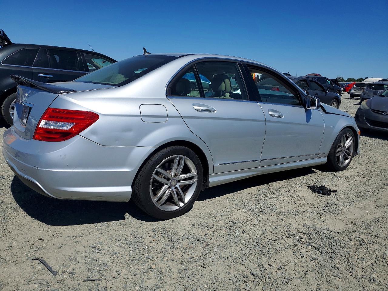 2014 Mercedes-Benz C 250 - Image 3