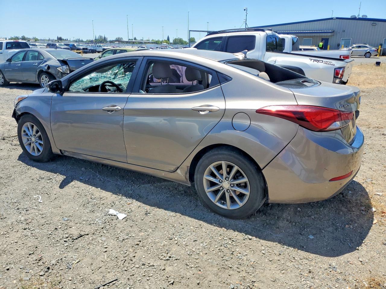 2016 Hyundai Elantra - Фото 2
