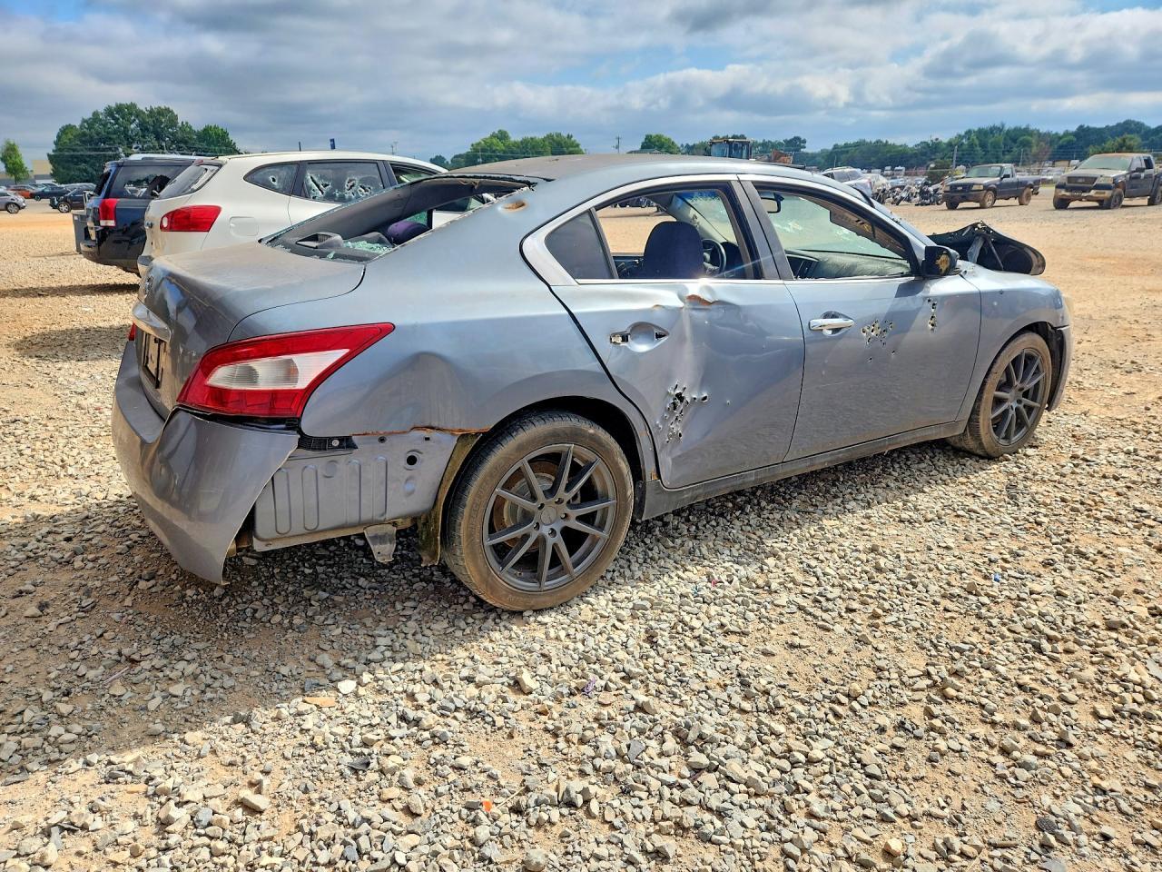 2011 Nissan Maxima S - Image 3