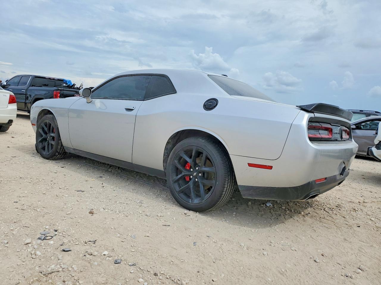 2021 Dodge Challenger Sxt - Фото 2