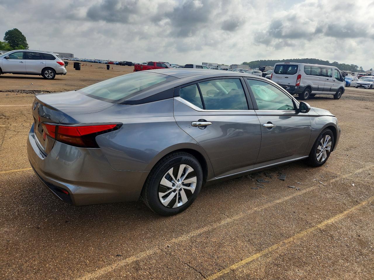 2023 Nissan Altima S - Фото 3