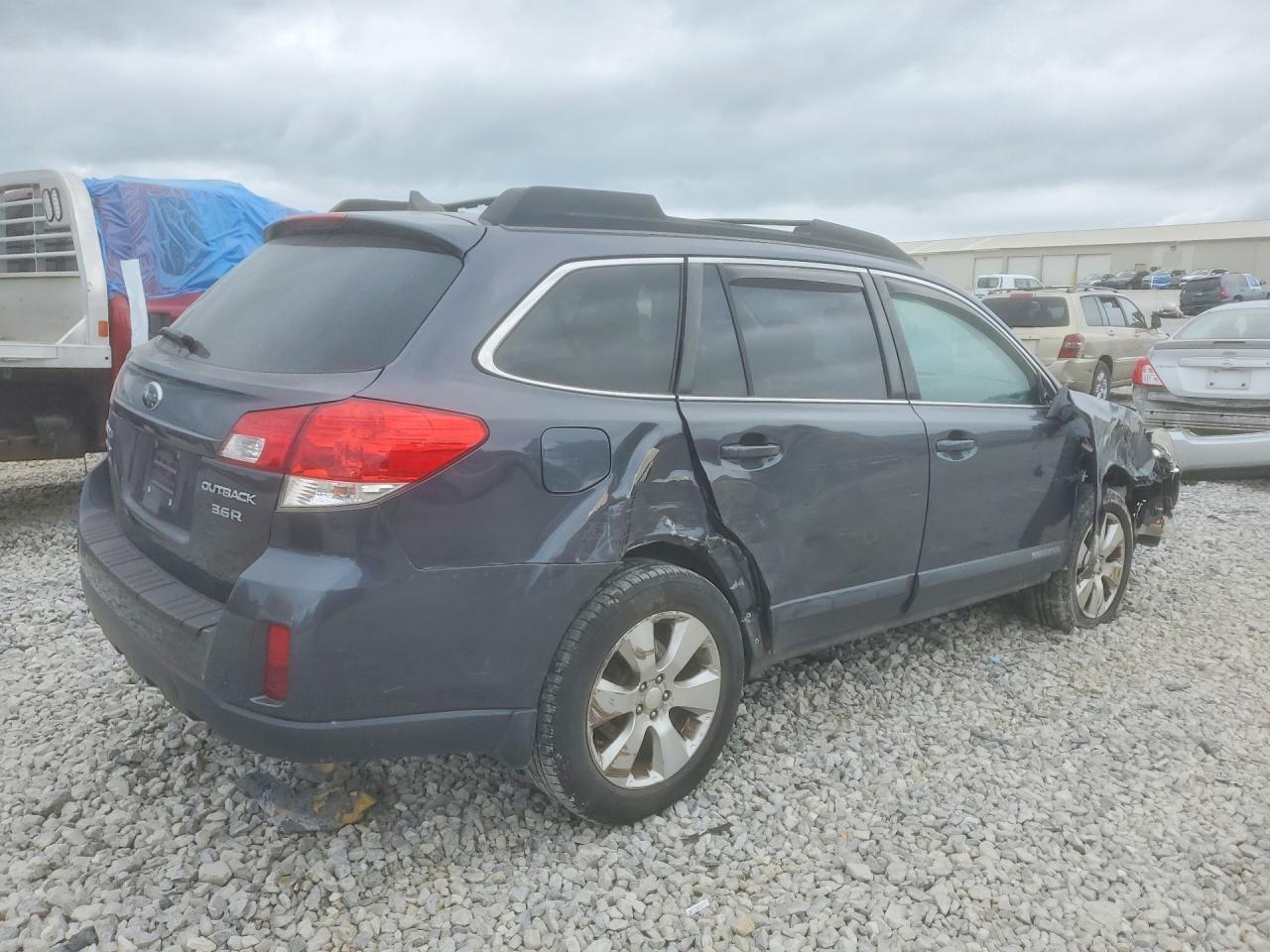 2011 Subaru Outback 3.6R Limited - Image 3