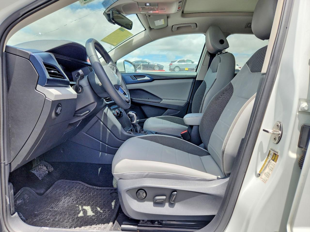 2023 Volkswagen Taos Se - Фото 7